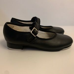 Girls Capezio Velcro tap shoe size 1.5